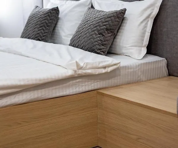 Montenel Apartel 3* Lviv