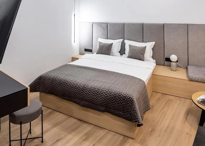 Montenel Apartel 3* Lviv